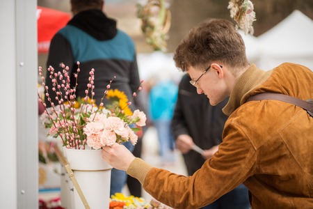 Črna nedelja na Ravnah znova združila tradicijo, kulinariko in živahno dogajanje (13)